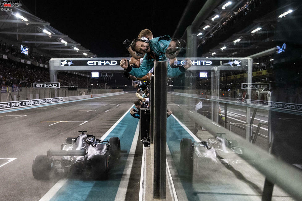 Lewis Hamilton (1): Weltmeisterlich auch zum Abschluss! Die eklatante Differenz zu Bottas zeigt, wie gut Hamilton wirklich ist. 2018 konnte ihm niemand das Wasser reichen. In Abu Dhabi auch nicht. Obwohl der frühe VSC-Stopp im Nachhinein betrachtet vermutlich nicht die schnellste Strategie war.