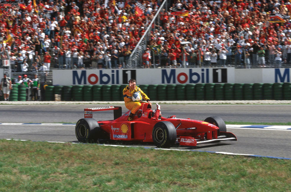 Ferrari F310B: Nach dem Übergangsjahr 1996 ist Schumacher 1997 wieder voll drin im Titelkampf. Zwar muss er sich am Ende ganz knapp Jacques Villeneuve im Williams geschlagen geben, doch der neue F310B ist für Ferrari ein Schritt in die richtige Richtung. Bilanz: 17 Rennen, 5 Siege, 3 Pole-Positions