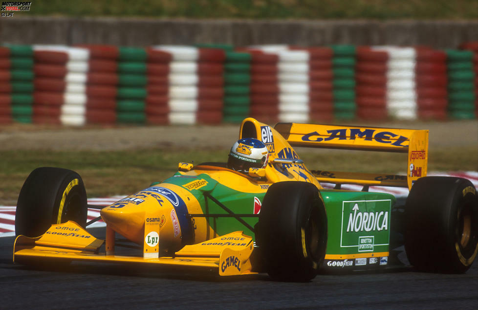 Benetton B193/B193B: Auch im folgenden Jahr geht es weiter aufwärts. In 16 Rennen schafft es Schumi 1993 neunmal auf das Podium. In der B-Version des B193 feiert er in Estoril außerdem einen weiteren Sieg. Der ganz große Wurf wird Benetton aber erst im folgenden Jahr gelingen ... Bilanz: 16 Rennen, 1 Sieg, 0 Pole-Positions