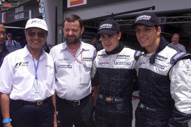 2001 beginnt Alonsos Formel-1-Karriere bei Hinterbänkler Minardi. Bei seinem Debüt in Australien ist er der bis dato drittjüngste Pilot aller Zeiten. Zwar holt er mit dem Team von Paul Stoddart keinen Punkt, dennoch kann er mit tollen Leistungen auf sich aufmerksam machen. Höhepunkt: P11 in Suzuka - vor zahlreichen arrivierten Piloten.