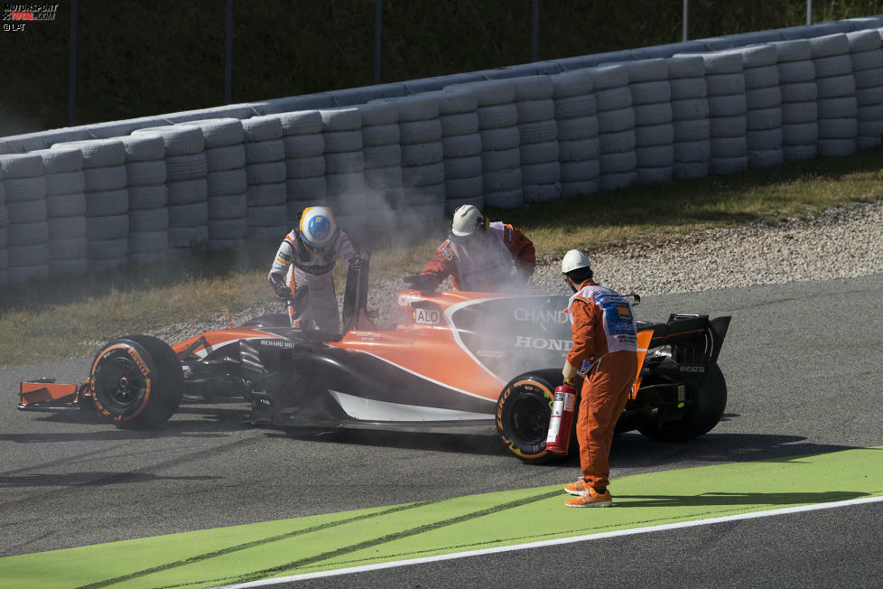 Auch im dritten Honda-Jahr wird es nicht besser: Defekt um Defekt zermürbt Alonso, der es sogar vorzieht, in der IndyCar-Serie zu fahren als in Monaco. Erst mit dem Wechsel zu Renault wird es 2018 besser. Ein dritter Titel ist zum Zeitpunkt seines 300. Rennens aber trotzdem nicht in Sicht.