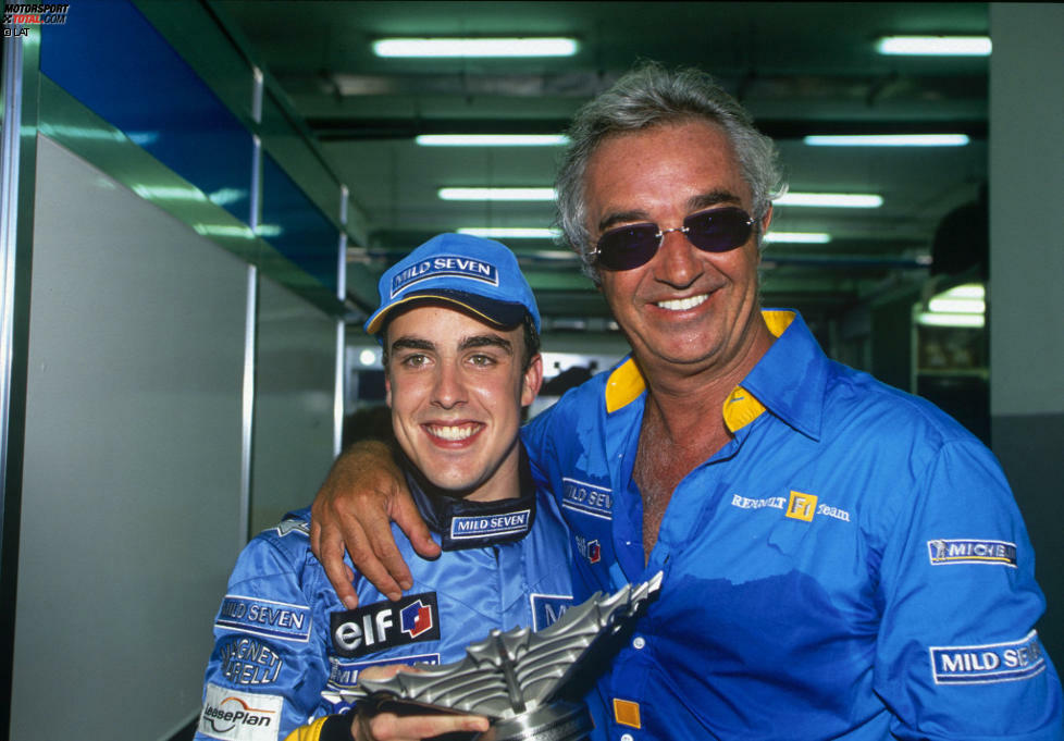 Zwar muss er 2002 auf die Ersatzbank zurück, doch für Alonso schmeißt Flavio Briatore ein Jahr später sogar den hochgelobten Jenson Button vor die Tür. Es lohnt sich: Gleich in seinem zweiten Rennen in Malaysia fährt er als jüngster Pilot zur Pole-Position und holt mit Rang drei seinen ersten Podestplatz. Doch die Schattenseite folgt ...