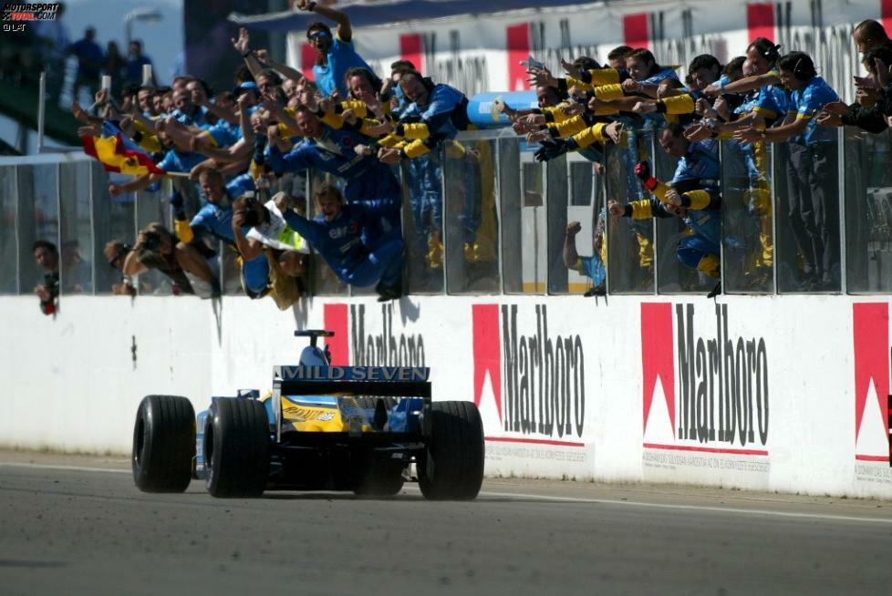 Spätestens in Ungarn geht sein Stern auf! Alonso düpiert die Konkurrenz auf dem Hungaroring und fährt souverän zur Pole-Position und einen Tag später sogar zu seinem ersten Grand-Prix-Sieg - natürlich als bis dato jüngster Fahrer aller Zeiten. Dabei überrundet er sogar einen gewissen Michael Schumacher.