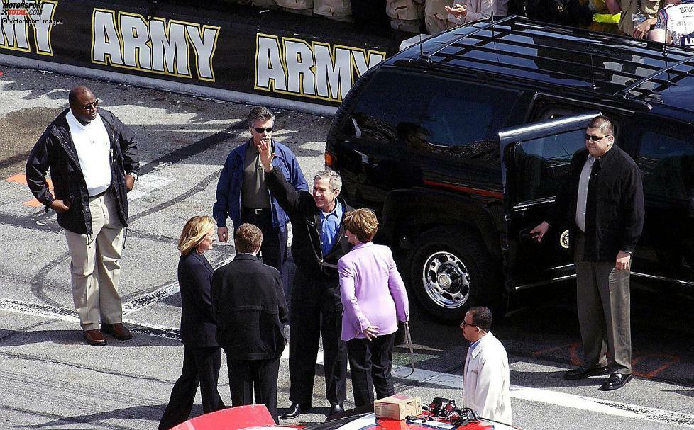 ... George W. Bush noch US-Präsident ...