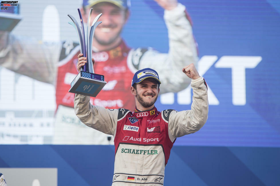 Daraufhin scheint die Welt wieder in Ordnung: Daniel Abt holt an seinem 25. Geburtstag einen souveränen Sieg, den er am Abend wegen eines Formfehlers des Teams ohne jeglichen Performancevorteil wieder verliert. Lucas di Grassi bleibt mit einer Fehlermeldung am Batterie-Management-System stehen.
Techeetah: 33 Punkte/Audi: 11 Punkte