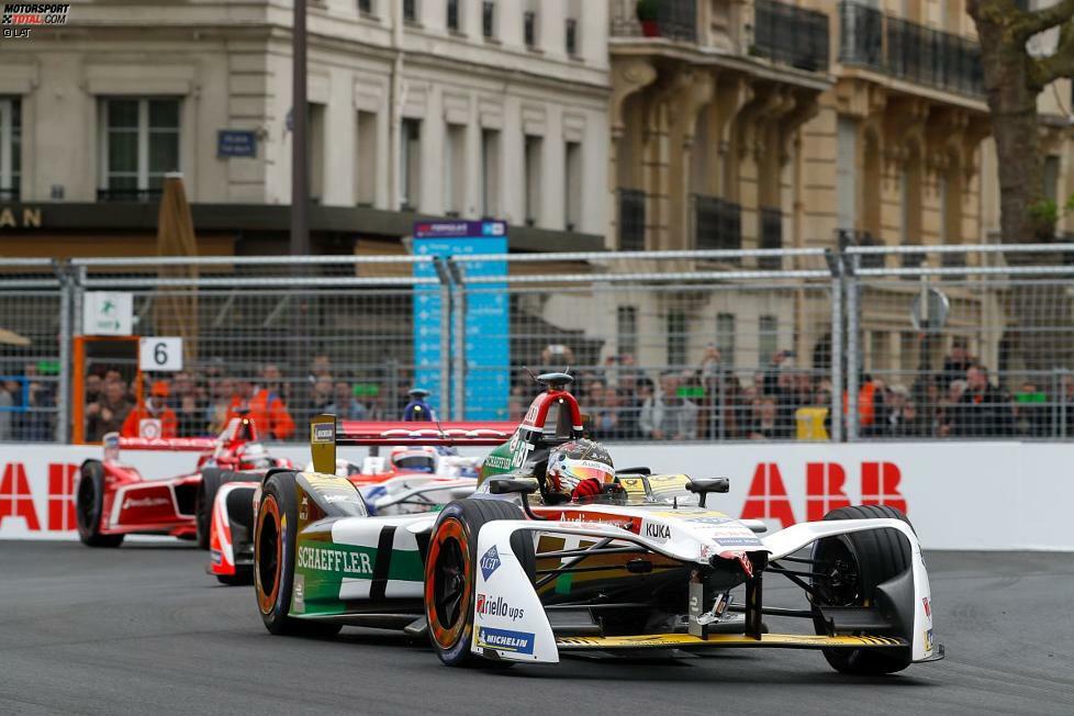 Zum dritten Mal Zweiter: Lucas di Grassi setzt seine Erfolgsserie auch in Paris fort. Teamkollege Daniel Abt hat auf der Strecke rund um den Invalidendom jede Menge zu tun: Der Deutsche überholt sieben Autos und sichert mit Platz sieben wertvolle Punkte.
Techeetah: 188 Punkte/Audi: 114 Punkte