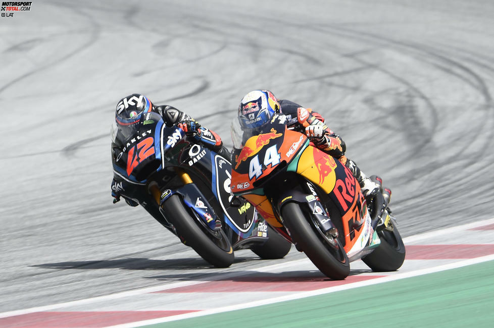 Die Saison 2018 wird vor allem durch das Duell Bagnaia vs. Oliveira geprägt. Der KTM-Pilot schafft es, bis zum zehnten Saisonrennen in Brünn, den Rückstand zu verkleinern und Bagnaia in Bedrängnis zu bringen ...