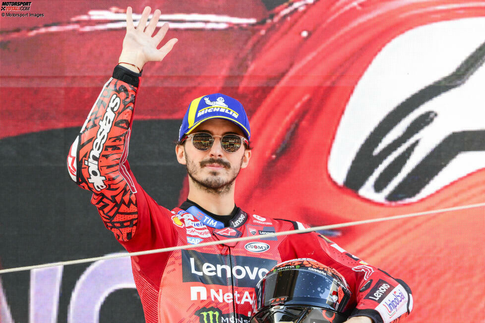 Die MotoGP-Bilanz von Francesco Bagnaia (Stand: Ende 2024): 106 Grands Prix, 29 GP-Siege, 11 Sprint-Siege, 51 Podestplätze, 24 Poles, 18 schnellste Rennrunden. MotoGP-Weltmeister 2022,2023, Moto2-Weltmeister 2018.