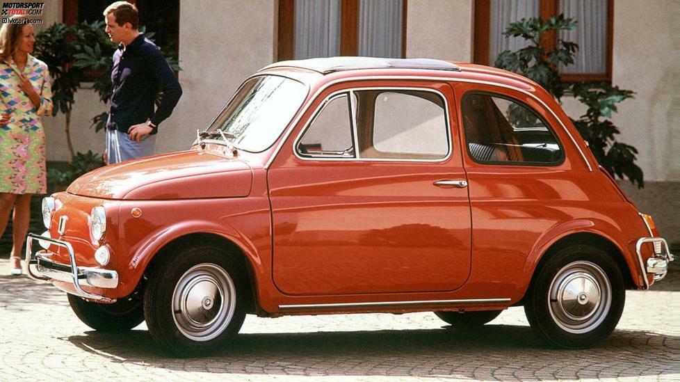 Platz 2: Fiat 500. Der von 1957 bis 1975 gebaute Fiat 500 machte Italien mobil. Zeit seines Lebens mussten 18 PS für ein Leergewicht von knapp 500 Kilogramm reichen. Über fünf Millionen 500 wurden gebaut. Oldtimerfans schreckt die Minimalmotorisierung nicht ab, sie lieben den knuffigen Cinquecento. Durchschnittspreis heute: 12.920 Euro
