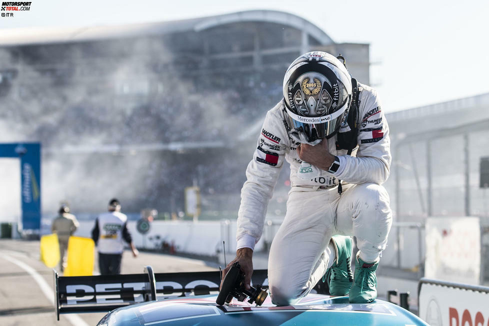 Der große Moment ist da: Mercedes-Pilot Gary Paffett fährt als DTM-Champion 2018 in den Parc ferme und lässt sich feiern. Dabei kommen dem nun zweimaligen DTM-Meister die Tränen!