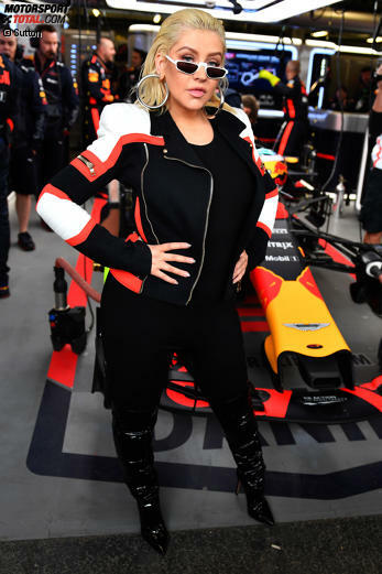 Sechs Jahre lang hielt sich Popstar Christina Aguilera im Hintergrund, doch beim Formel-1-Highlight in Baku war sie plötzlich omnipräsent. Jetzt durch die Bilder klicken!