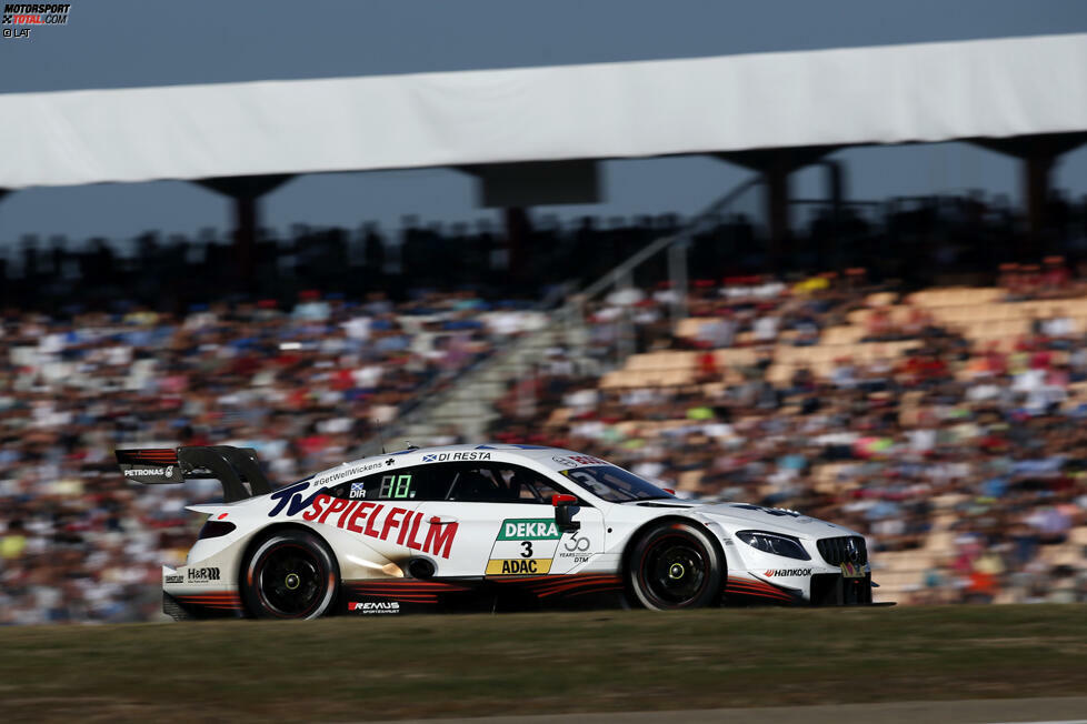 Beim DTM-Finale in Hockenheim lässt Paul di Resta Federn und fällt mit 22 Punkten Rückstand auf Champion Gary Paffett auf dem dritten Gesamtrang - und sogar noch hinter Audi-Pilot Rene Rast - zurück.