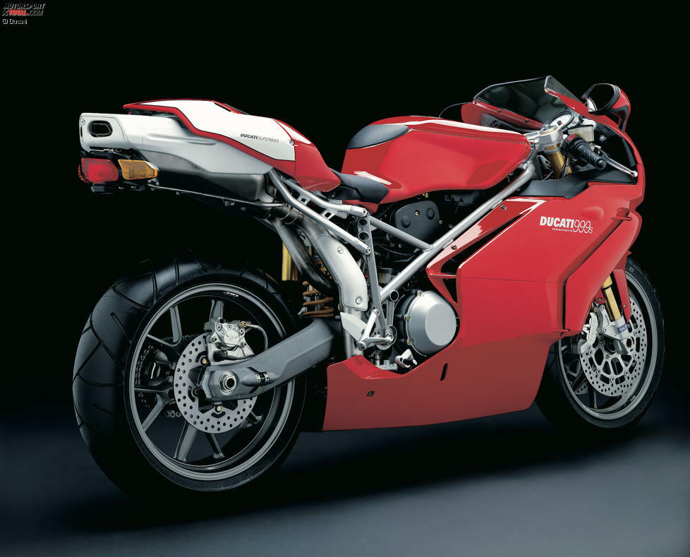 Ducati verzichtete bei der 999 auf markante Stilmerkmale wie die Einarmschwinge und wurde von den Fans kritisiert.