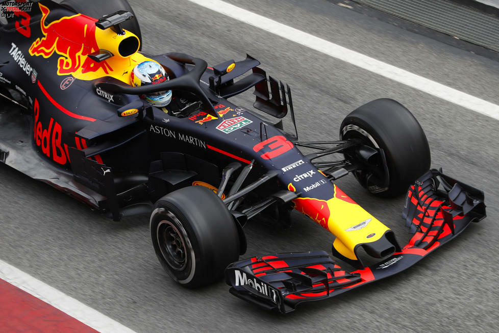 Neben Mercedes setzt auch Red Bull bislang auf eine Standard-Variante des Kopfschutzes ...
