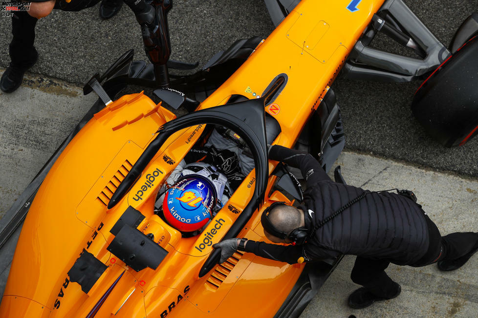 McLaren hat zudem noch seitliche Flügelelemente, die über den Bügel herausragen. Das sieht man bis jetzt bei keinem anderen Team.