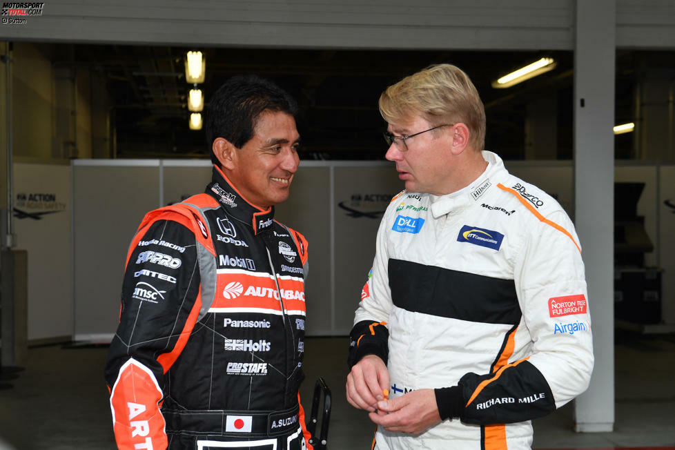 Experten unter sich: Aguri Suzuki und Mika Hakkinen.