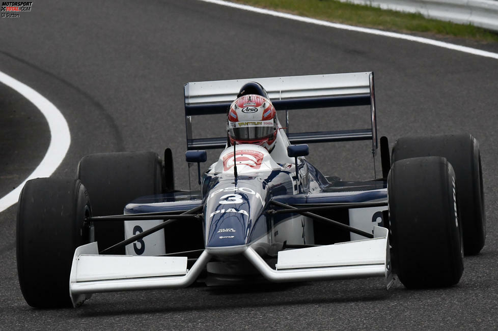 Jugend trifft Klassiker: Kazuki Nakajima pilotiert den Tyrrell 019.