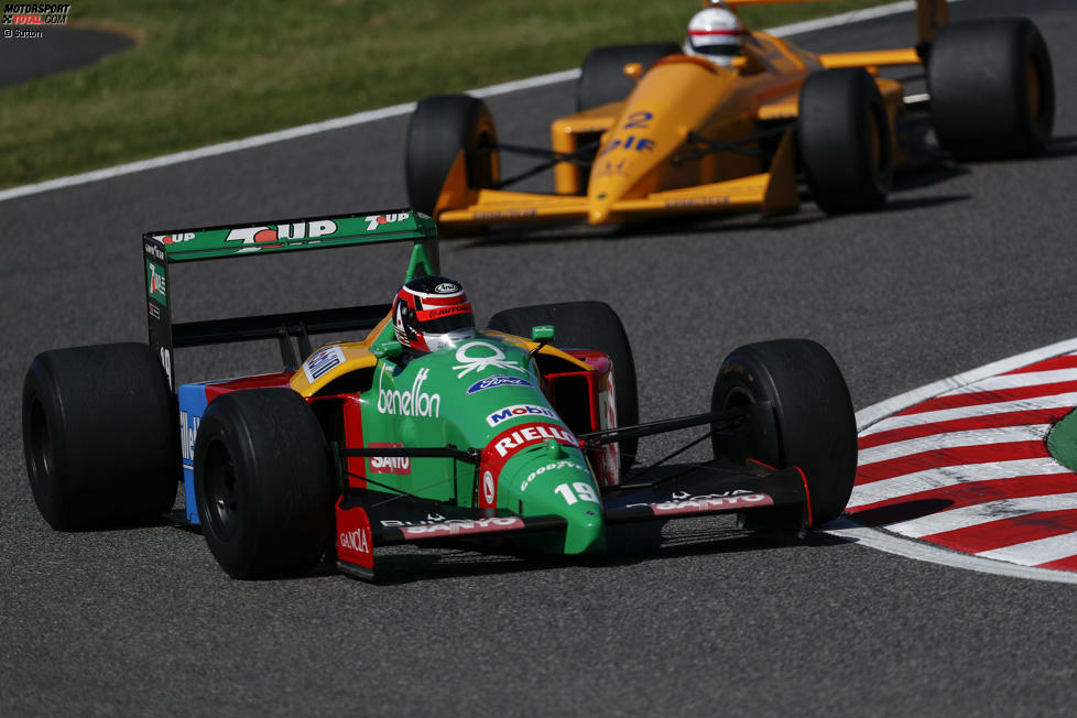 Aguri Suzuki bewegt den bunten Benetton B188 um die Strecke in Suzuka.