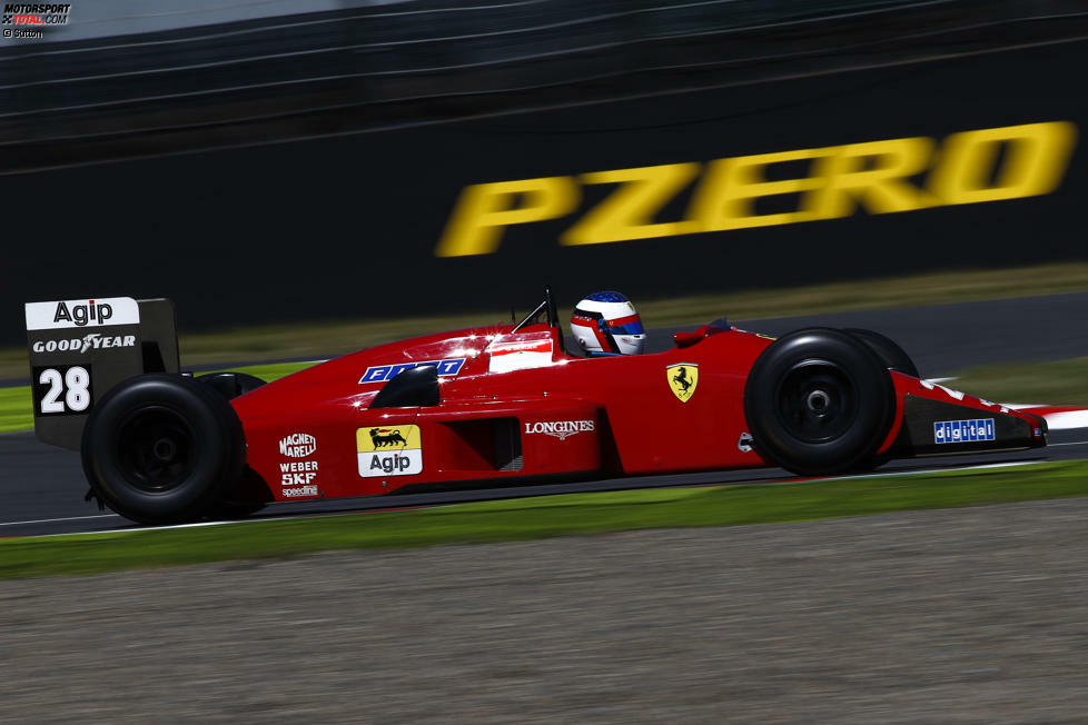 Kein Weltmeister, aber eine echte F1-Legende: Jean Alesi begeistert die Fans im Ferrari F1/87/88C.