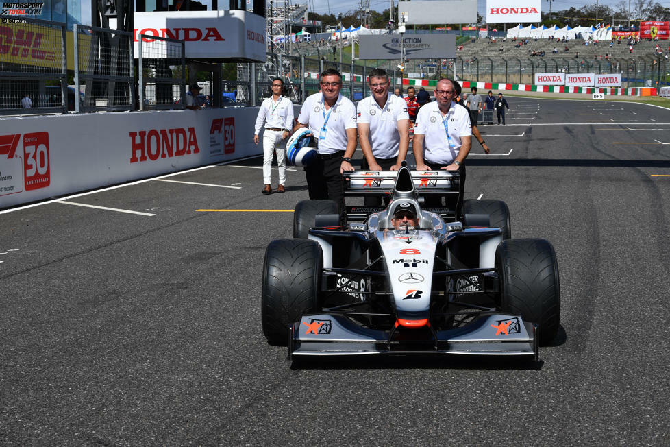 Unter den Fahrzeugen dabei: Der McLaren MP4-13, mit dem Mika Häkkinen 1998 Weltmeister wurde.