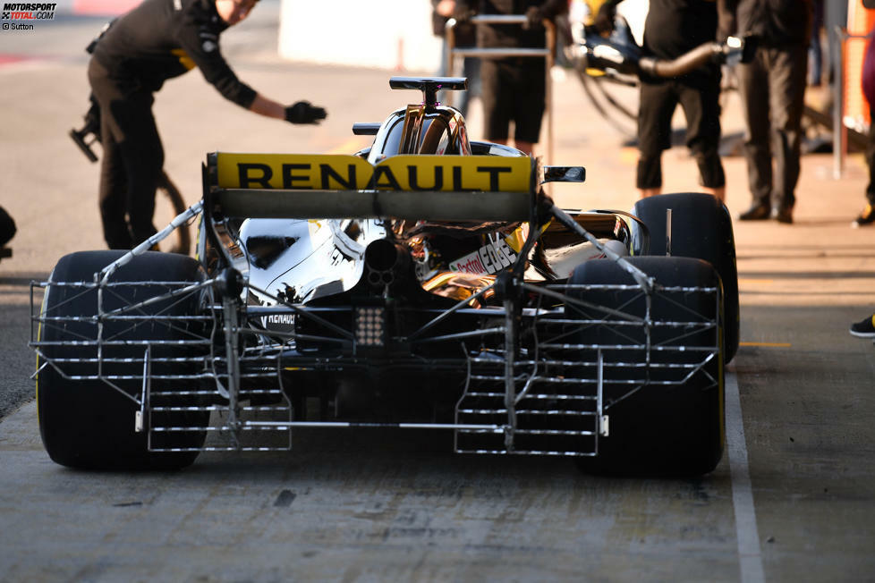 Hinter Hinterachse und Diffusor hat Renault umfangreiche Sensoren installiert. Damit misst das Team das aerodynamische Zusammenwirken der Oberflächen und versucht (im zweiten Schritt) mögliche Verwirbelungen zu reduzieren.