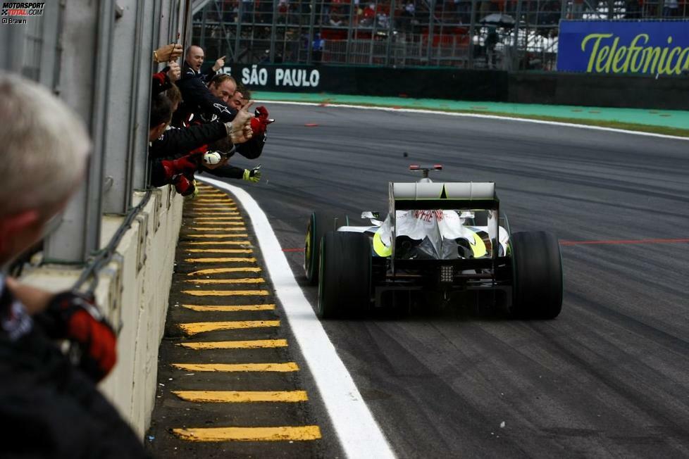 Jenson Button reicht in Brasilien 2009 ein fünfter Platz, um ein Rennen vor Schluss den Sack zuzumachen. Der Brite holt seinen einzigen WM-Titel und vollendet damals das Märchen von BrawnGP, die das aufgelöste Honda-Team wie Phoenix aus der Asche hoben.