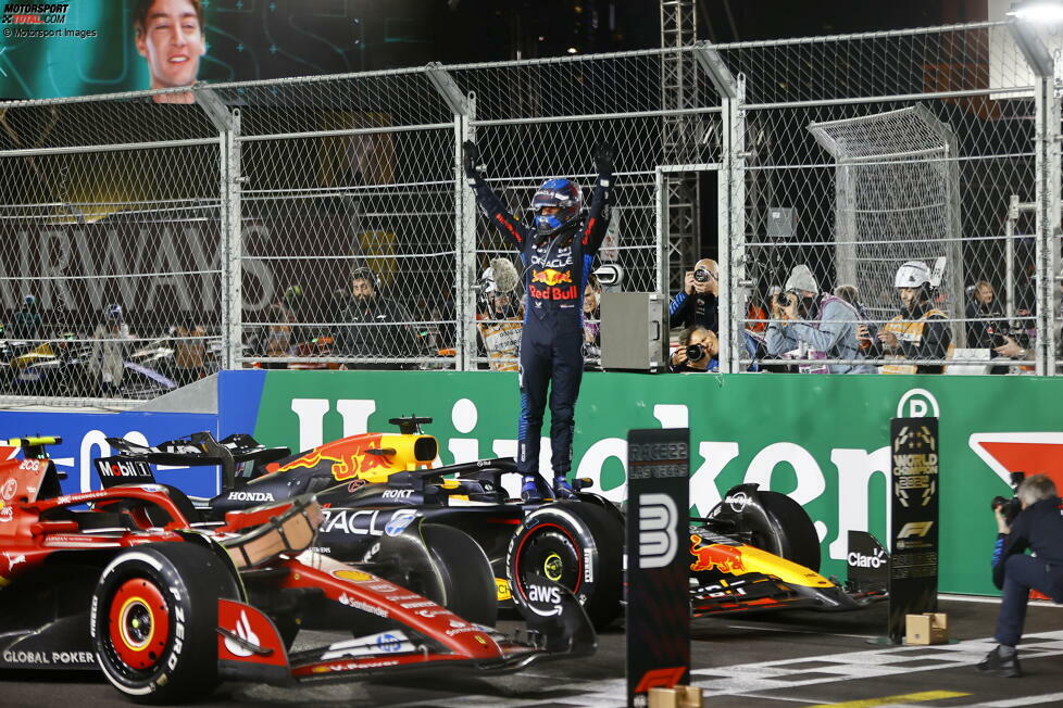 Max Verstappen hat es geschafft! Der Niederländer krönte sich in Las Vegas mit einem fünften Platz zum Weltmeister, weil Titelrivale Lando Norris ebenfalls nicht über Rang sechs hinauskam. Der Red-Bull-Pilot ist aber nicht der erste Pilot in der Geschichte, der beim Titelgewinn nicht auf das Podest fuhr. Wir blicken zurück.