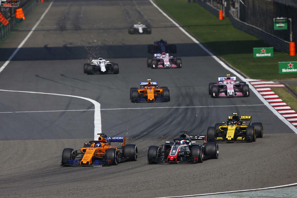 Fernando Alonso (2): Es gibt zur Vorstellung des Spaniers im Grunde nicht viel zu sagen. Alonso liefert immer genau das ab, was der McLaren kann. Das war in China Platz sieben. Teamkollege Vandoorne, einst ein gefeierter Shooting-Star, sieht gegen den zweimaligen Weltmeister weiter kein Land.