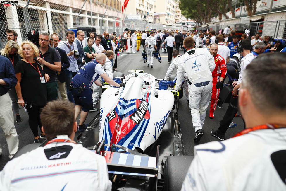 Sergei Sirotkin (3): Das war das mit Abstand beste Wochenende des oft gescholtenen Russen! In den Trainings stets auf Top-10-Kurs, im Quali in Q2, am Start eine Position gewonnen, den Teamkollegen klar geschlagen: Besser geht's (für jemanden mit seinem Talent) nicht. Für die Team-Panne am Grid konnte er am allerwenigsten.