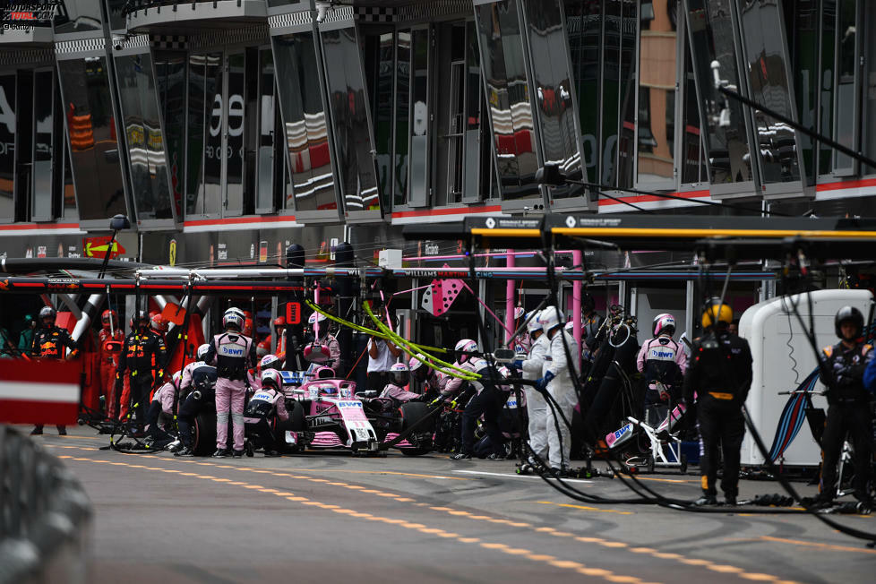 Sergio Perez (3): Einen Grad schlechter als Ocon, aber solide auf Top-10-Kurs - bis die Crew seinen Boxenstopp verpatzte. Sehr viel mehr gibt's zum Mexikaner nicht zu sagen. Wenn Ocon mit der besseren Taktik für P6 eine 2 bekommt, hat er mit der schlechteren eine 3 verdient.