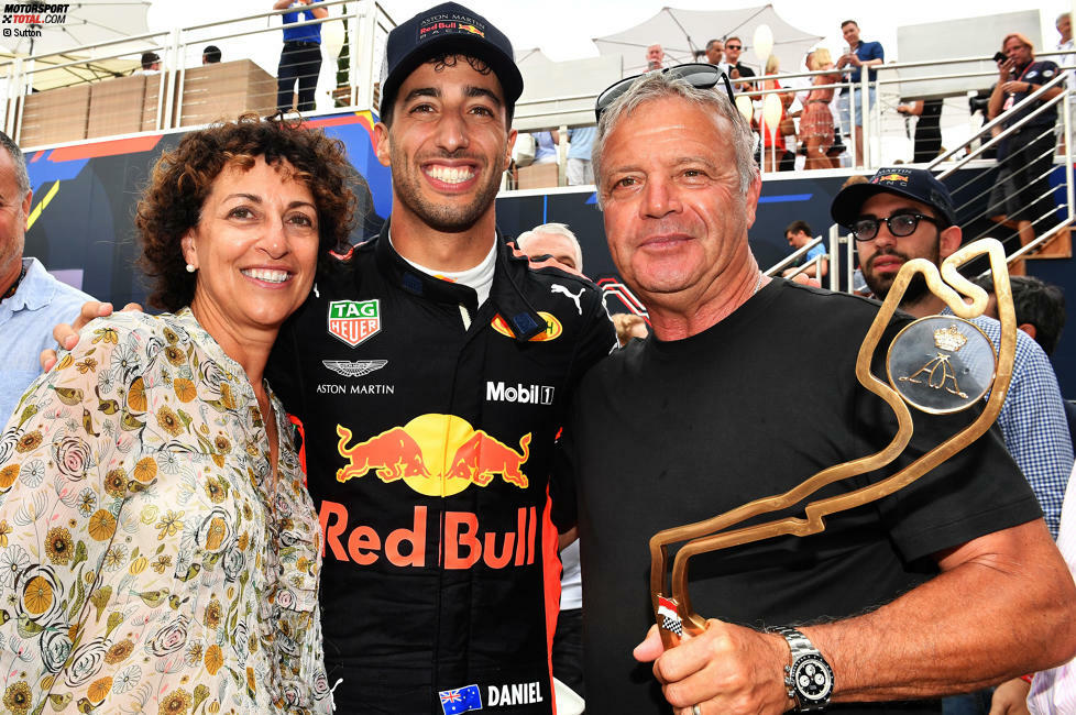 Daniel Ricciardo (1): Gleich schnell wie Verstappen vom reinen Speed her, und um Längen besser in der Ausführung: Das war die Fahrt eines großen Champions, auch ohne MGU-K und siebten Gang. Papa Joe (geboren in Italien als Giuseppe), ein Ferrari- und Porsche-Sammler, und Mama Grace sind stolz. Zurecht!