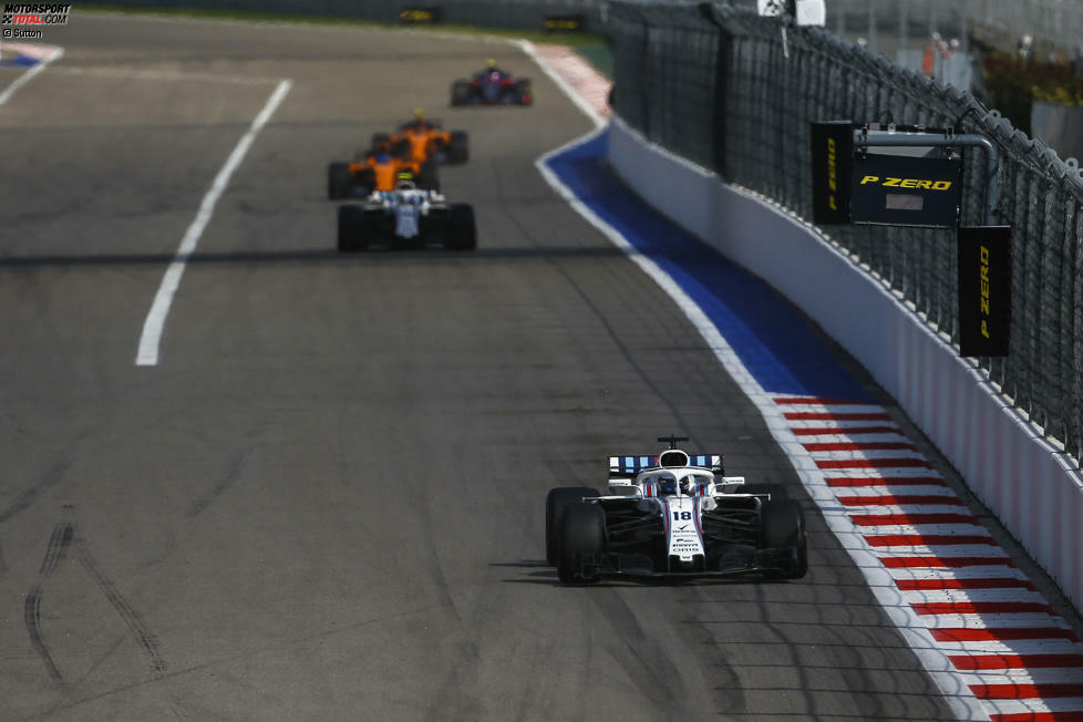 Lance Stroll (4): Diesmal ist ihm keiner seiner berühmten Raketenstarts gelungen. Dass er im Qualifying acht Zehntel auf Sirotkin verloren hat, war Pech: Die erste Runde musste er abbrechen, die zweite wurde ihm durch gelbe Flaggen kaputt gemacht. Von Sirotkin. P15 mit einer Runde Rückstand ist nicht mehr wert als Note vier.