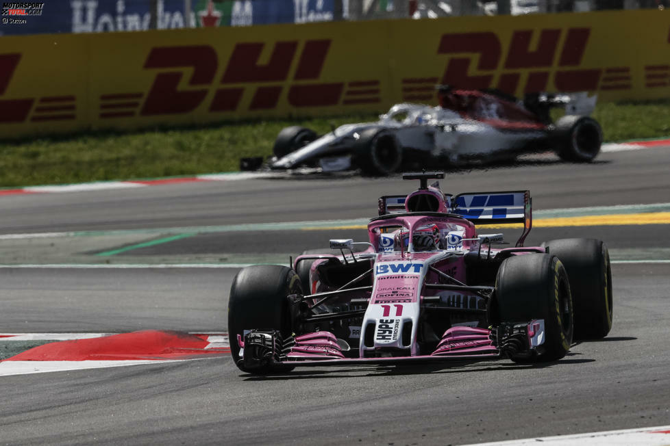 Sergio Perez (3): Der Mexikaner hat nicht das Fahren verlernt, sondern der Force India lässt momentan unter normalen Bedingungen nicht mehr zu als neunte Plätze. Dazu kommt ein bisschen Rennpech, etwa bei der Dreierkollision in Kurve 3 oder als er über Verstappens Frontflügel-Endplatte fuhr.