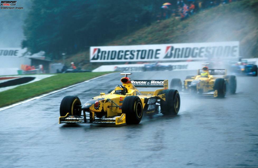 ... folgte ein Jahr später die Hornisse Jordan 198. Mit diesem Auto feierten Damon Hill und Ralf Schumacher im chaotischen Regenrennen von Spa einen Doppelsieg. Es war der erste Triumph des Teams.