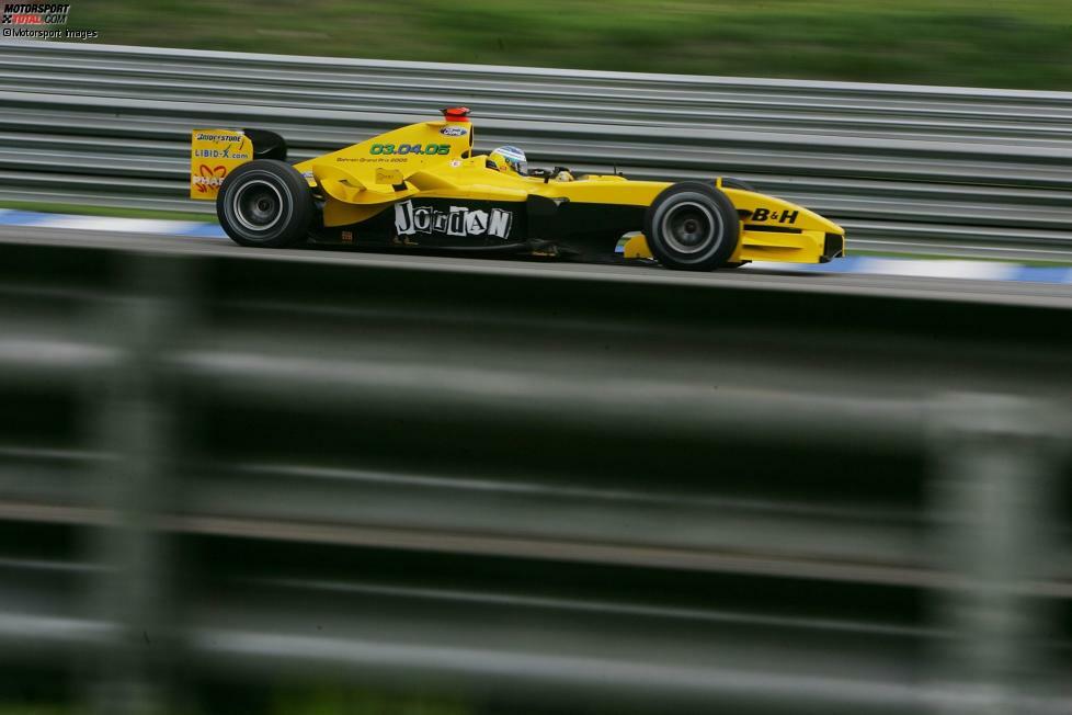 Mit Nick Heidfeld und Timo Glock sitzen 2004 zwei Deutsche am Steuer des EJ14, doch Erfolge gelingen beiden mit dem unterlegenen Auto nicht.