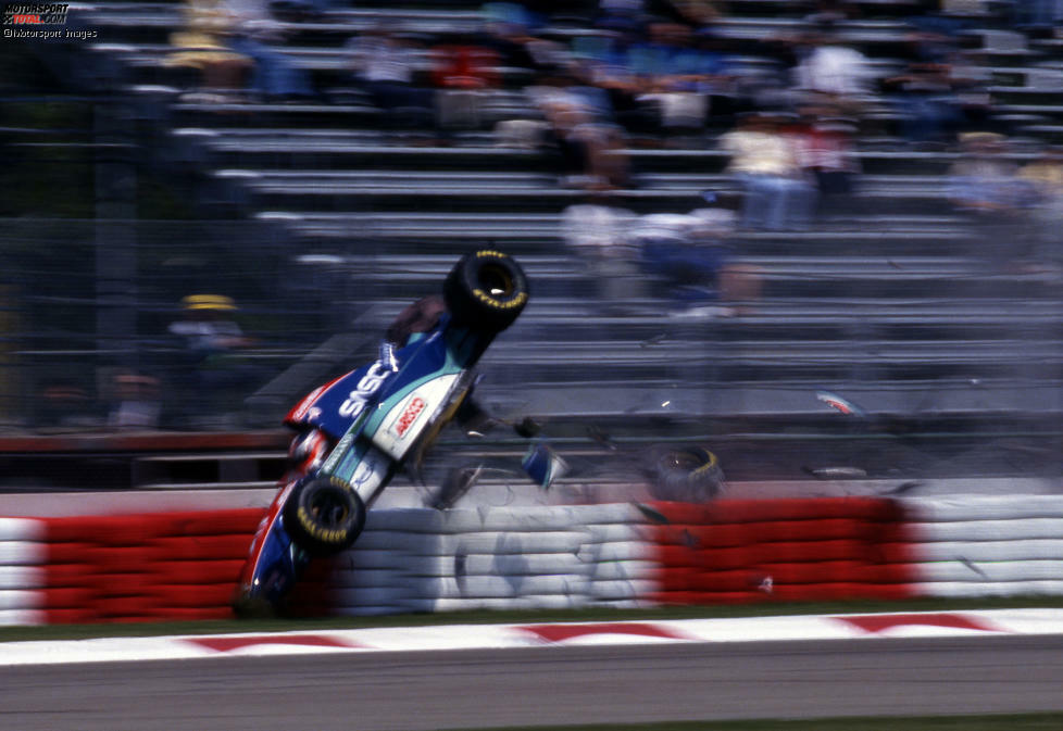 1994 verunglückt Rubens Barrichello am Steuer eines Jordan 194 in Imola, wird aber glücklicherweise nicht schwer verletzt.