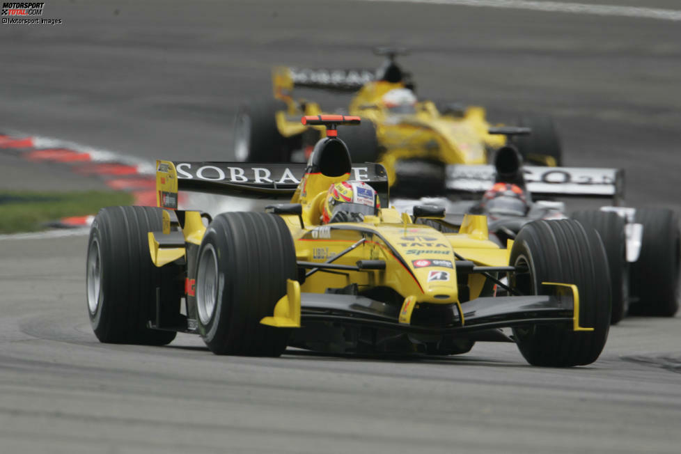 Beim Skandal-Grand-Prix von Indianapolis 2005 fährt Tiago Monteiro mit dem EJ15 auf Rang drei - es sollte das letzte Podium eines Formel-1-Autos mit dem Namen Jordan sein.