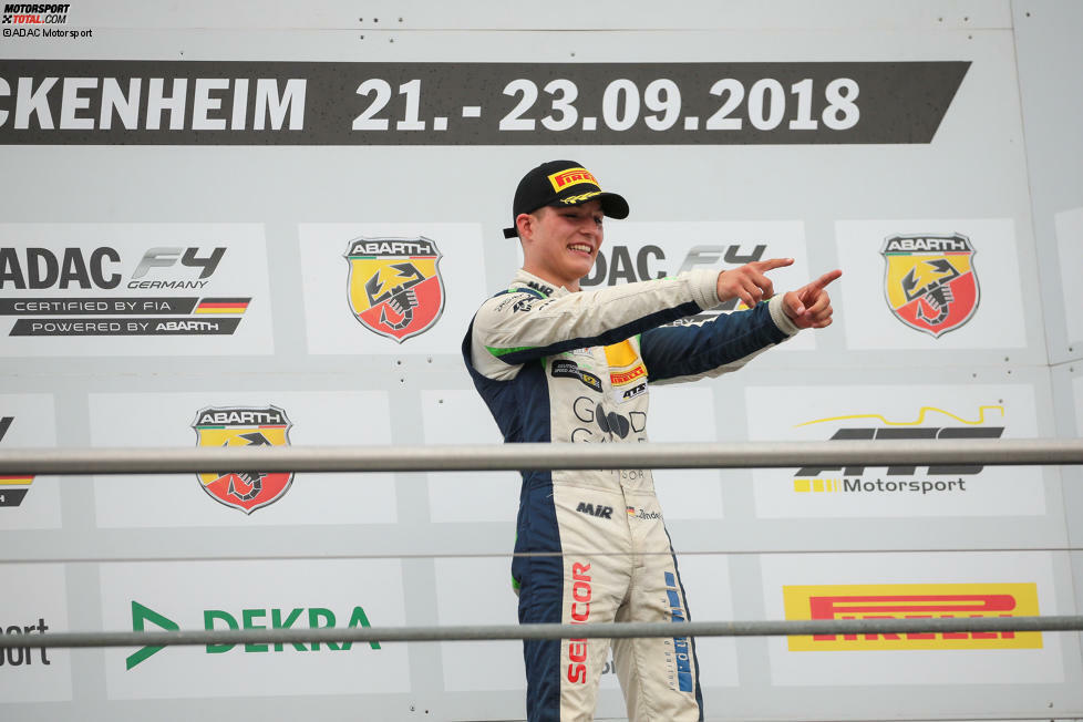 Deutsche Formel 4: Lirim Zendeli - Als er vier der ersten fünf Rennen gewinnt, wissen die Kontrahenten schon, dass es mit dem Titelgewinn schwierig werden könnte. Am Ende gewinnt er zehn von 20 Saisonrennen und so souverän wie niemand vor ihm die Deutsche Formel 4. Titelkontrahent Enzo Fittipaldi bleibt zumindest der Erfolg in Italiens F4