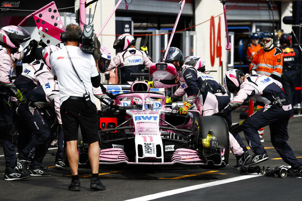 Sergio Perez (3): Für den Ausfall (Wasserleck im Mercedes-Antrieb) konnte er nichts. Bis dahin lag Perez solide auf Punktekurs. Die fehlende Trainingszeit wegen des losen Rads tat weh. Auch das war nicht sein Fehler. Aber für mehr als eine 3 hätte er etwas Besonderes leisten müssen. Hat er nicht.