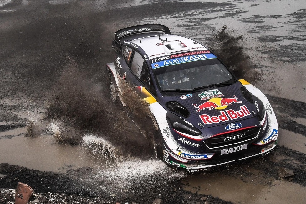 Jetzt wird's schmutzig! Bei der WRC-Rallye in Wales kämpfen sich die Piloten durch den Schlamm. Wir zeigen die besten Fotos.