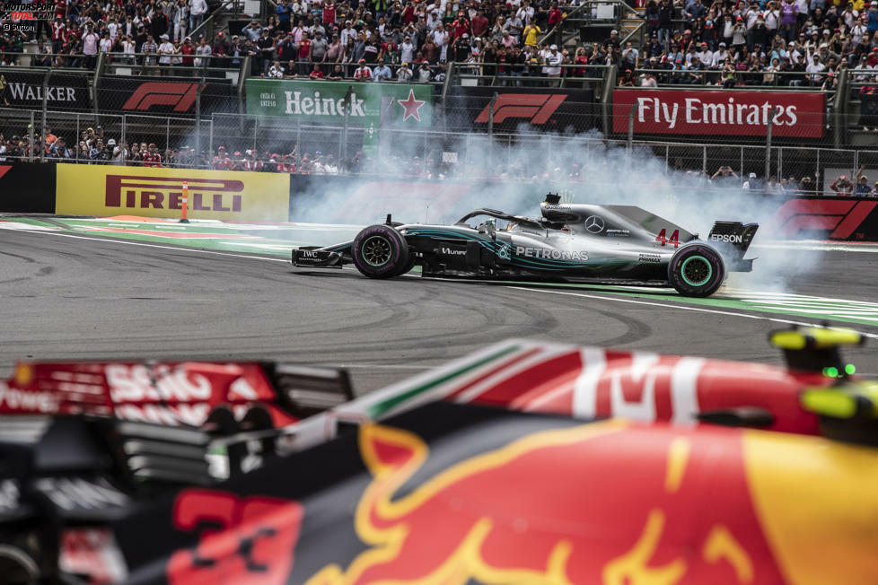Lewis Hamilton (3): Wir wollen dem neuen Weltmeister nicht die Party verderben, aber selbst wenn es technische Gründe für das schlechte Mercedes-Abschneiden gegeben haben mag, war Hamilton in Mexiko auch fahrerisch nicht auf der Höhe seines Schaffens. War gar nicht notwendig. Weil er es davor schon oft genug war.