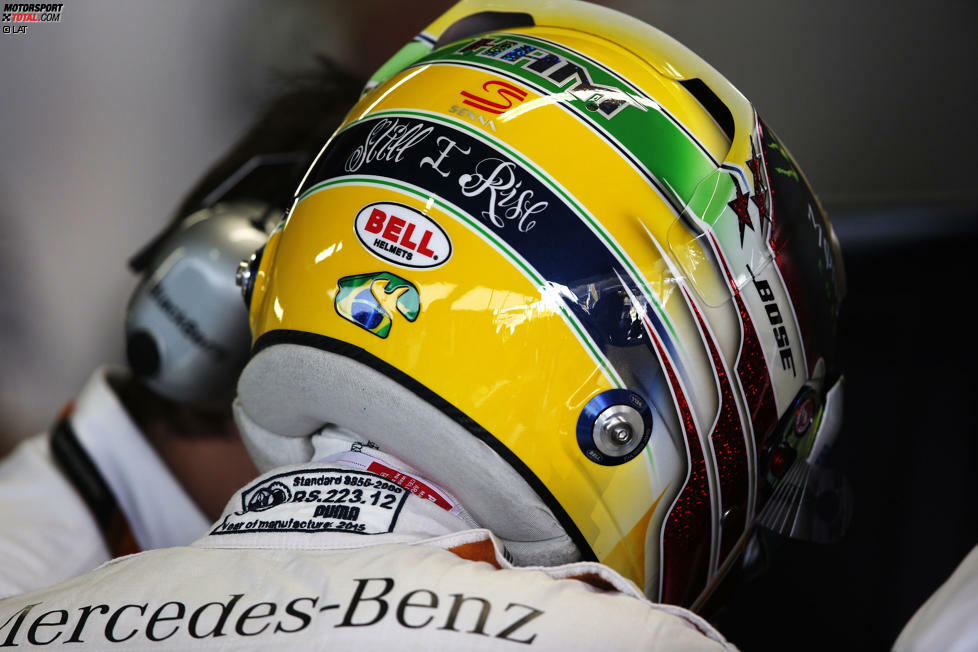 ... bereits 2015 verwendet Hamilton an gleicher Stelle einen Teil des legendären Senna-Designs in den brasilianischen Landesfarben. Damals noch hinten, ein Jahr später dann vorne.