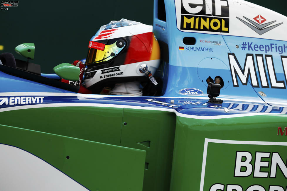 Emotional wird es 2017 in Spa, als Mick Schumacher im alten Benetton seines Vaters eine Demorunde fahren darf. Sein Helm besteht dabei zu 50 Prozent aus seinem eigenen Design und zu 50 Prozent aus dem von Papa Michael. Kein offizielles Rennen zwar, aber trotzdem ein toller Moment ...