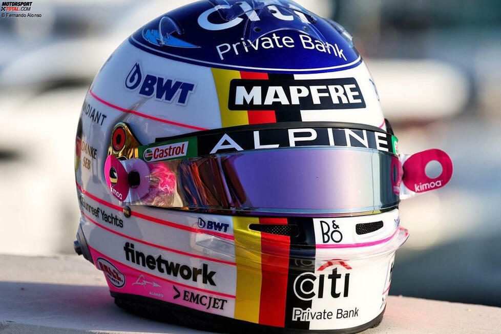 Und es geht auch umgekehrt! Passend zu Vettels letztem Rennen 2022 in Abu Dhabi fährt sein langjähriger Rivale Fernando Alonso mit einem Helm im Vettel-Design. Passt aber irgendwie auch ganz gut, denn 2023 übernimmt der Spanier danach Vettels Cockpit bei Aston Martin ...