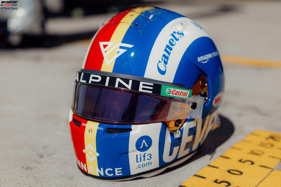 Beim USA-Grand-Prix 2023 erinnert Alpine-Fahrer Pierre Gasly an seinen französischen Landsmann Francois Cevert und ahmt dessen Helmdesign nach. Der Zeitpunkt ist nicht zufällig: Cevert verunglückte tödlich beim USA-Grand-Prix 1973, also genau 50 Jahre zuvor.