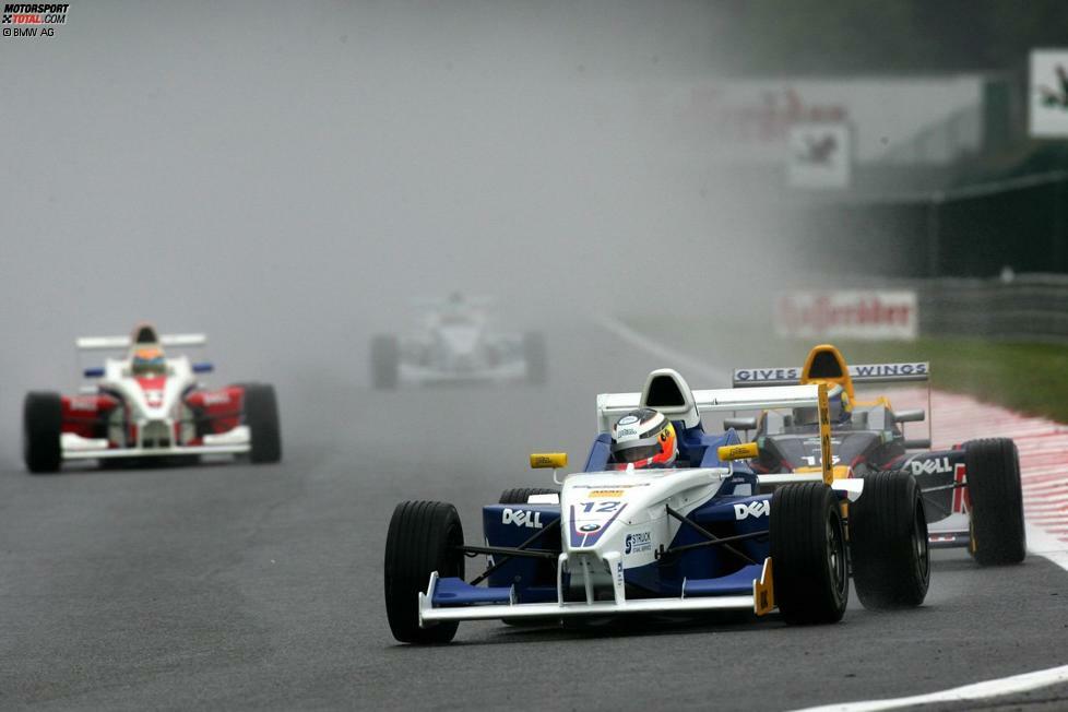 Er gewinnt in der Formel BMW auf Anhieb die Meisterschaft und brilliert bereits als Teenager bei Regenrennen. Seine Gegner sind damals unter anderem Sergio Perez und Sebastien Buemi.