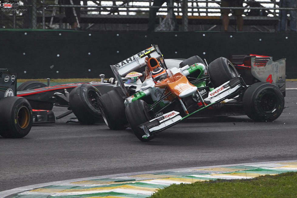 2012 übernimmt er das Stammcockpit von Adrian Sutil und sorgt wieder in Brasilien für Furore: Hülkenberg ist im Regen drauf und dran, das Rennen zu gewinnen, als er mit Lewis Hamilton im McLaren kollidiert und eine historische Chance wegwirft.
