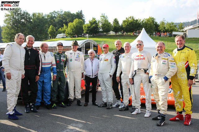 Bei der Legendenparade im Rahmen des Formel-1-Grand-Prix auf dem Red-Bull-Ring waren zahlreiche Motorsport-Idole mit von der Partie. Niki Lauda, Gerhard Berger und Co. waren in historischen Fahrzeugen aus der Deutschen Rennsport-Meisterschaft unterwegs.