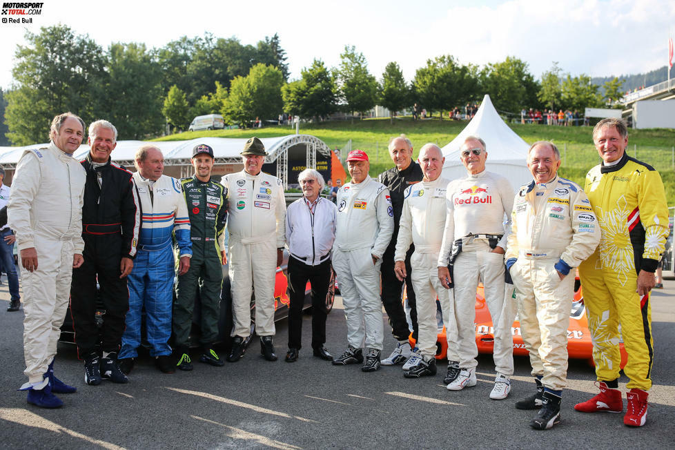 Bei der Legendenparade im Rahmen des Formel-1-Grand-Prix auf dem Red-Bull-Ring waren zahlreiche Motorsport-Idole mit von der Partie. Niki Lauda, Gerhard Berger und Co. waren in historischen Fahrzeugen aus der Deutschen Rennsport-Meisterschaft unterwegs.