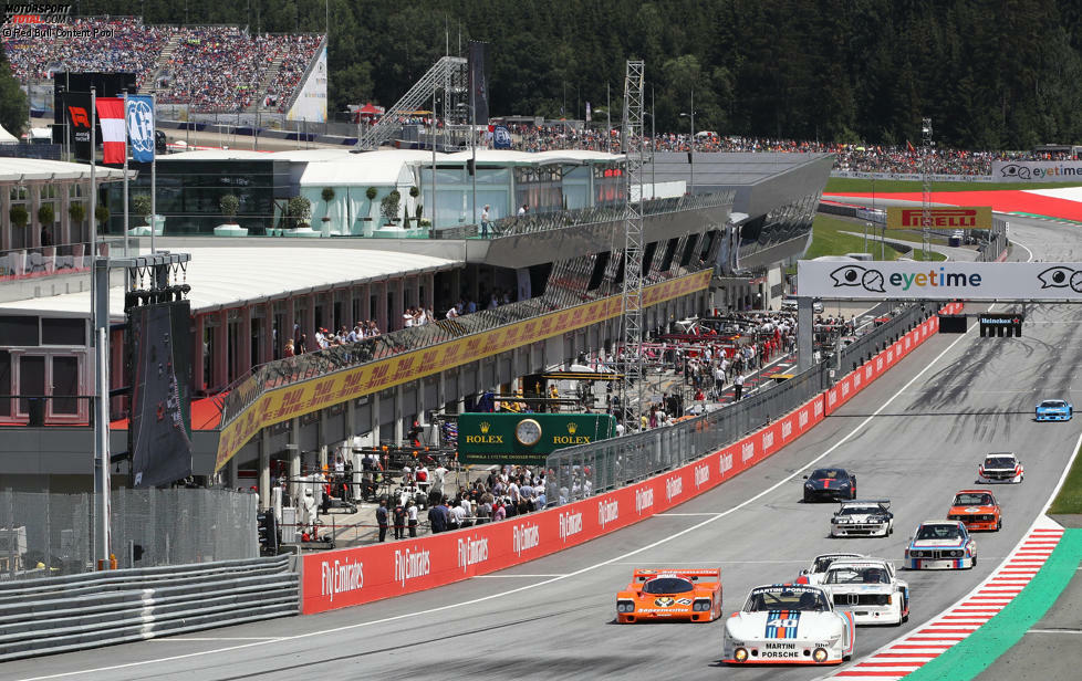 Bei der Legendenparade im Rahmen des Formel-1-Grand-Prix auf dem Red-Bull-Ring waren zahlreiche Motorsport-Idole mit von der Partie. Niki Lauda, Gerhard Berger und Co. waren in historischen Fahrzeugen aus der Deutschen Rennsport-Meisterschaft unterwegs.